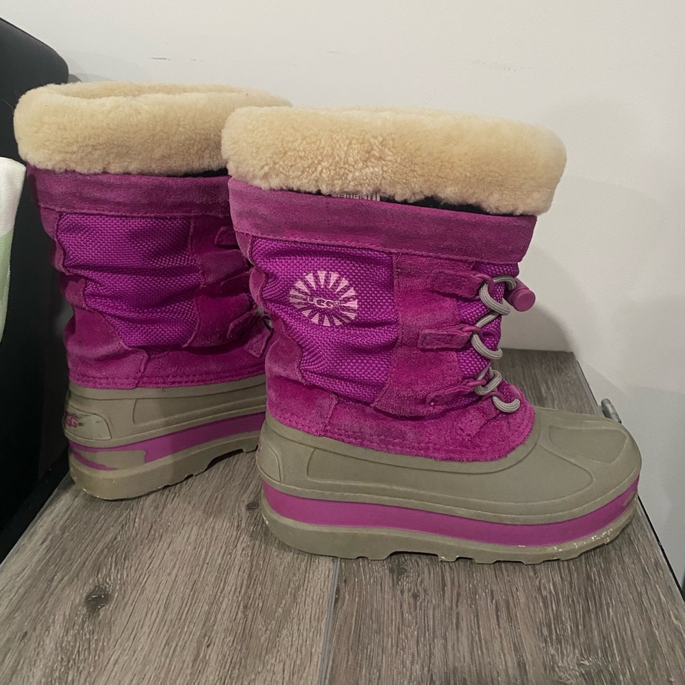 UGG snow boot, youth size 1